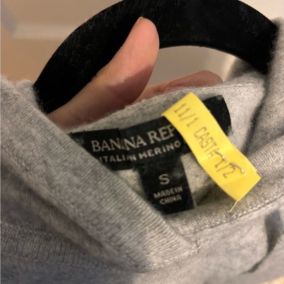 Banana Republic Italian Merino Wool Grey Sweater Luxurious Cozy Gray Knit Hoodie - Picture 5 of 6